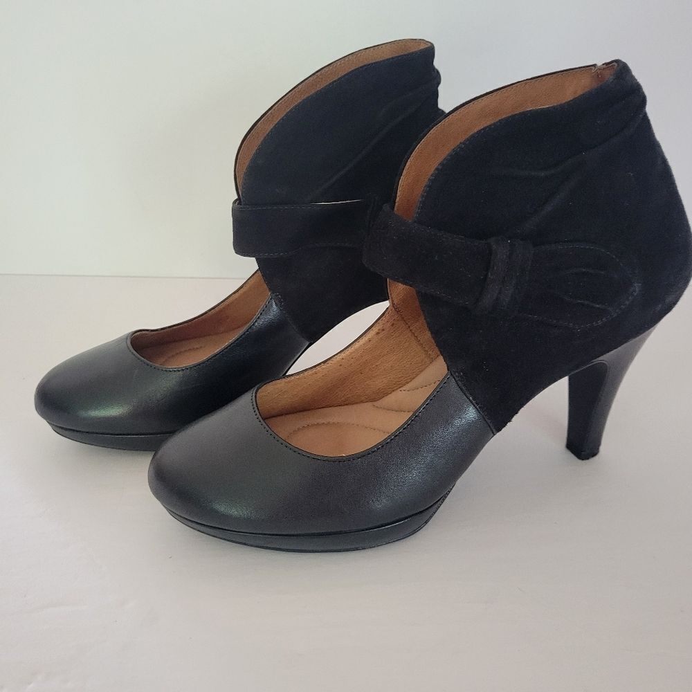 Clarks Indigo Black Wessex Cross Heel Shoes - Picture 2 of 15